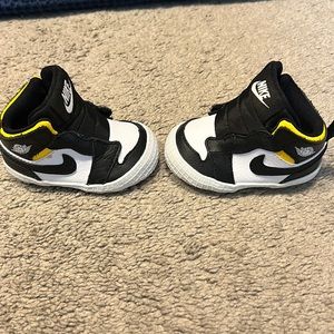 Baby Retro Jordan 1 High - Size 2c